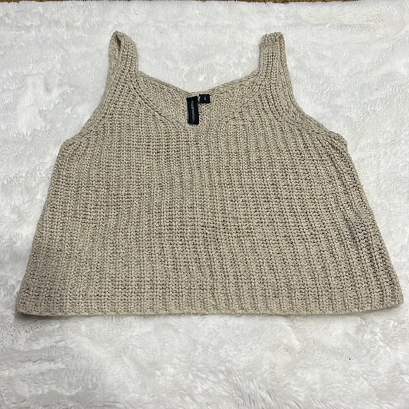 Size small cropped knitted top from moon&madison color: beige - Picture 1 of 2